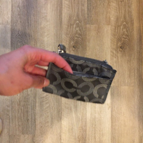 *COACH* Wristlet! - Picture 5 of 10